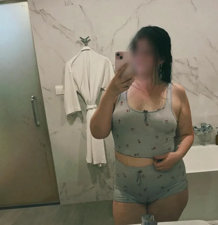Azzurra, 27 anni